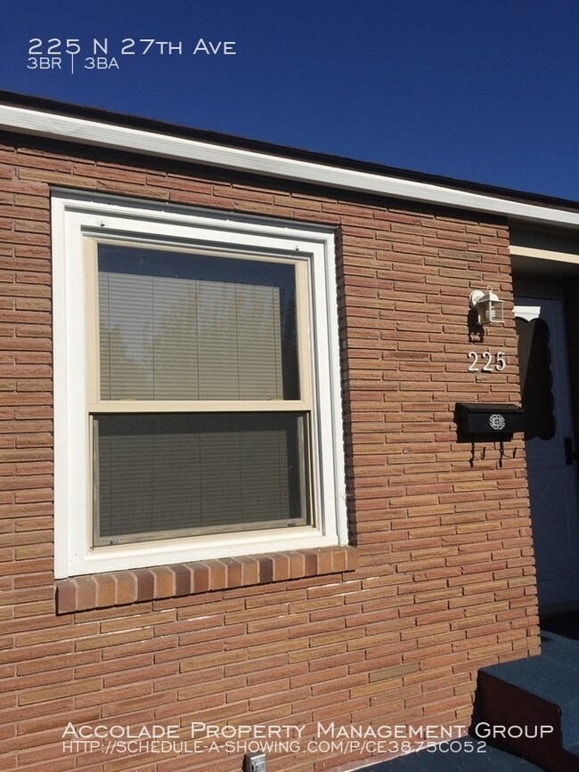 Foto del edificio - Darling home in historic Yakima neighborhood.