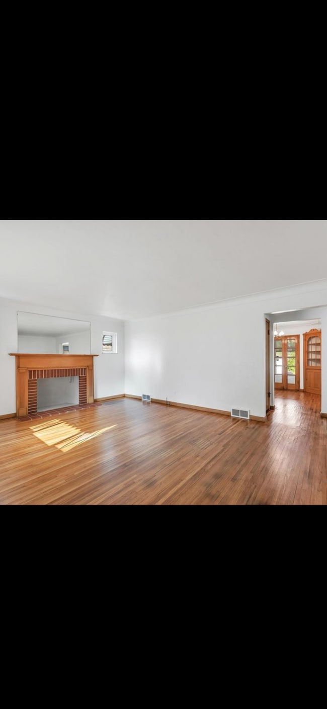 Building Photo - 3444 Saint Bernard Dr