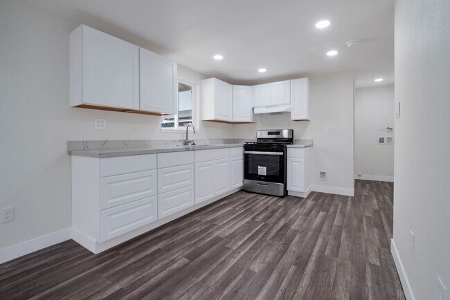 Building Photo - NEW BRENTWOOD CONSTRUCTION ADU! HIGHLY UPG...