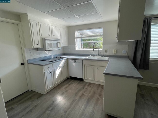 Building Photo - 4780 Mintwood Dr