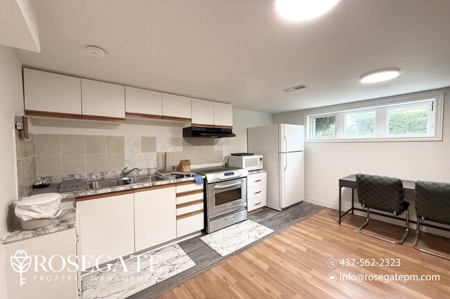 Building Photo - Newly Renovated 1-Bedroom Gem in Scarborou...