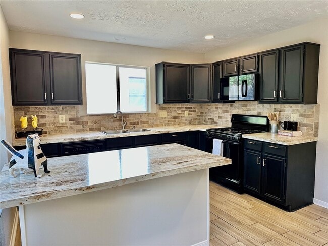 Building Photo - 7114 River Ml Dr