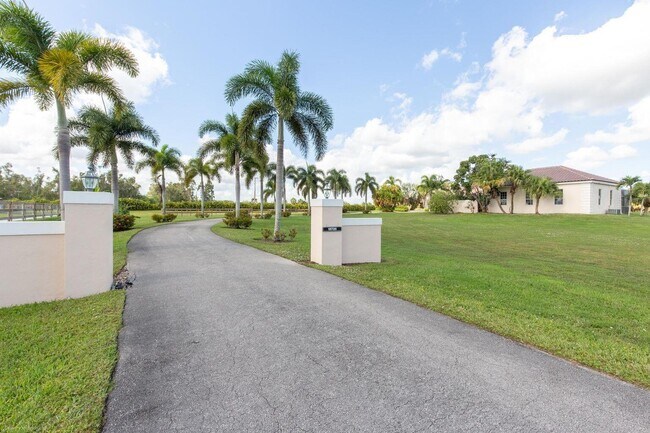 Foto del edificio - 15725 Estancia Ln