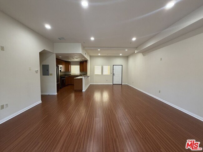 Foto del edificio - 15024 Magnolia Blvd