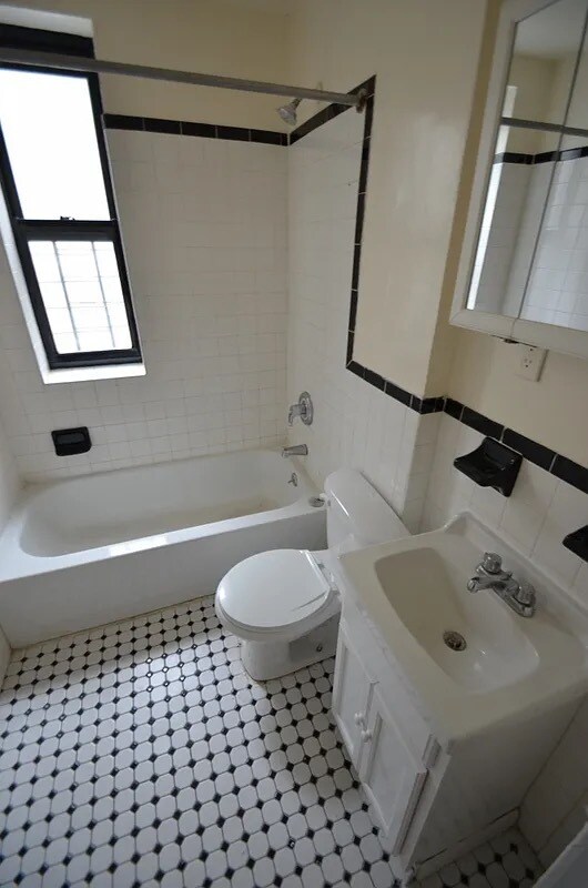 Building Photo - 516 W 136th St