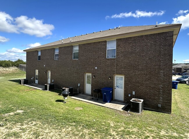 Building Photo - 4210 Primrose Dr