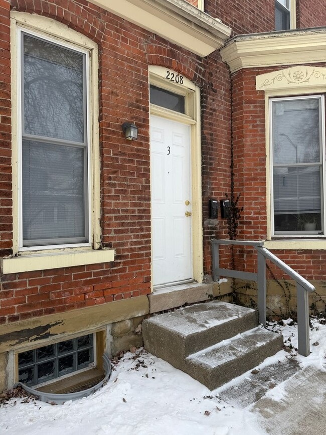 Building Photo - 203 W Dewald St