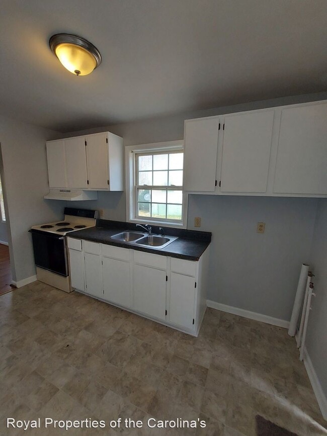 Building Photo - 3 br, 1 bath House - 821 Charlotte Ave