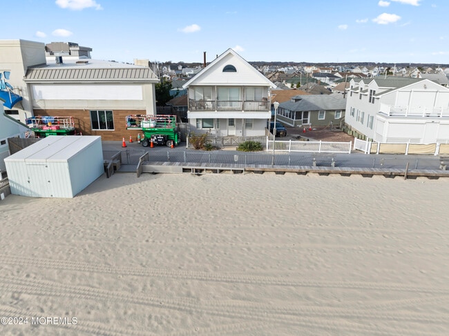 Building Photo - 255 Boardwalk