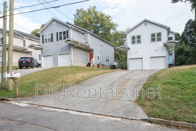 Foto del edificio - 2027 Lois Pl NW