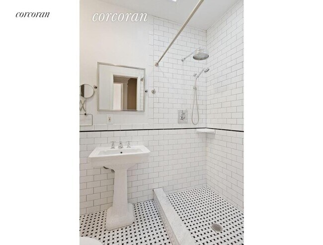 Building Photo - 430 56th St