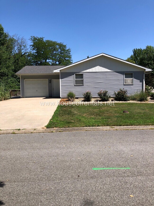 Building Photo - 1166 S Glenbeth Dr