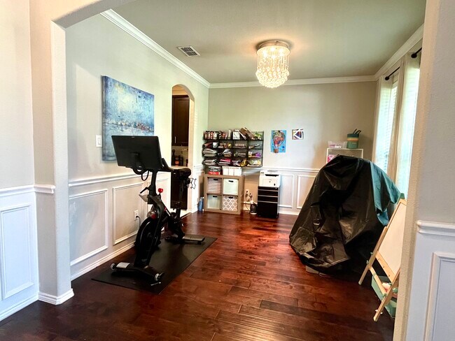 Foto del edificio - 2432 Whispering Pines Dr