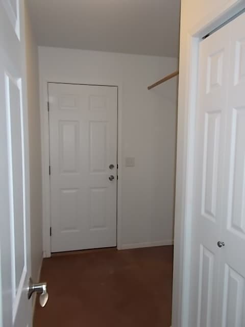 Building Photo - 2 Bed/ 1 Bath/ 1 Car Garage Home