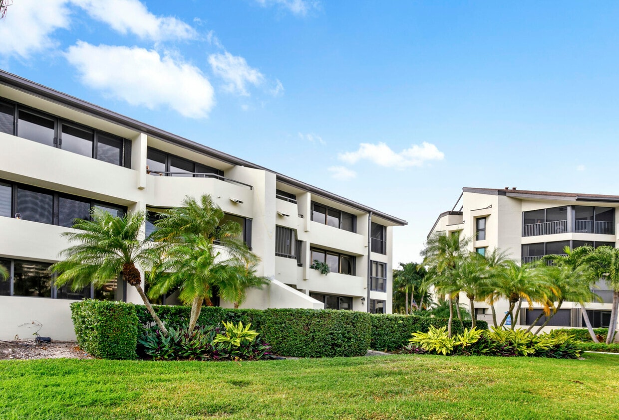 Primary Photo - 1100 Marine Way W