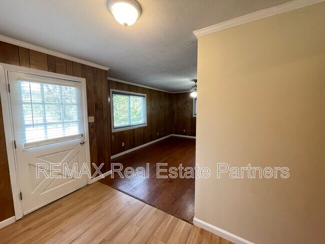 Foto del edificio - 320 White Chapel Rd
