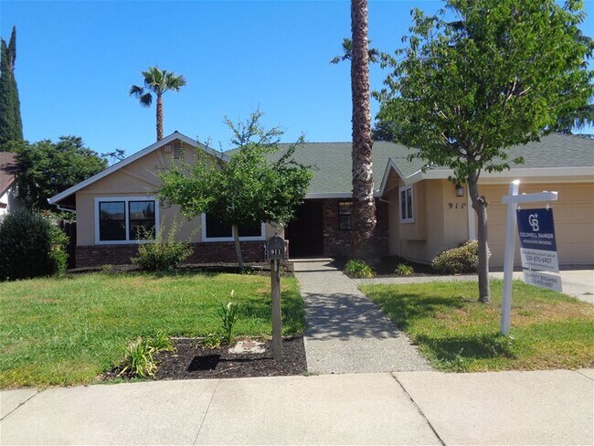 Building Photo - 911 Mariposa Dr