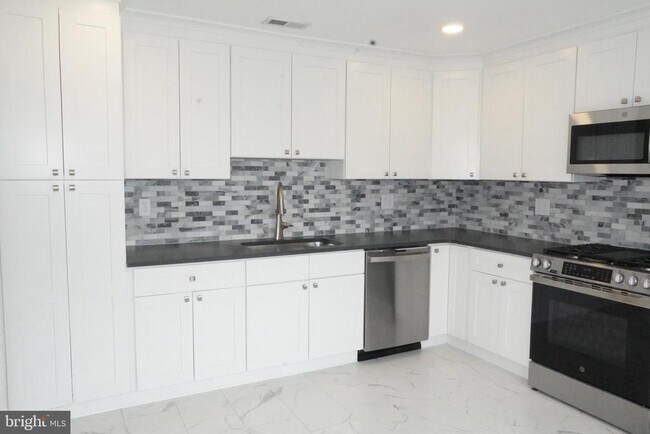 Foto del edificio - 7308 Normandy Dr