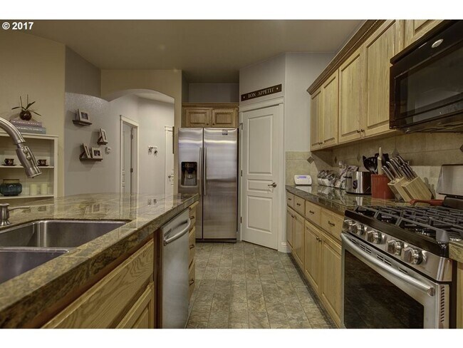 Foto del edificio - Bright & Spacious home with open floor pla...
