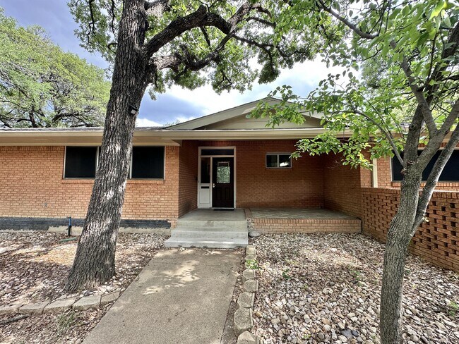 Photo - 1926 Laurelwood Dr House