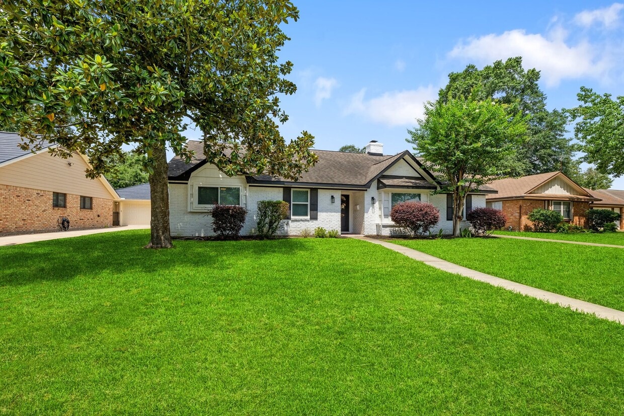 Foto principal - 4411 Deer Lodge Dr