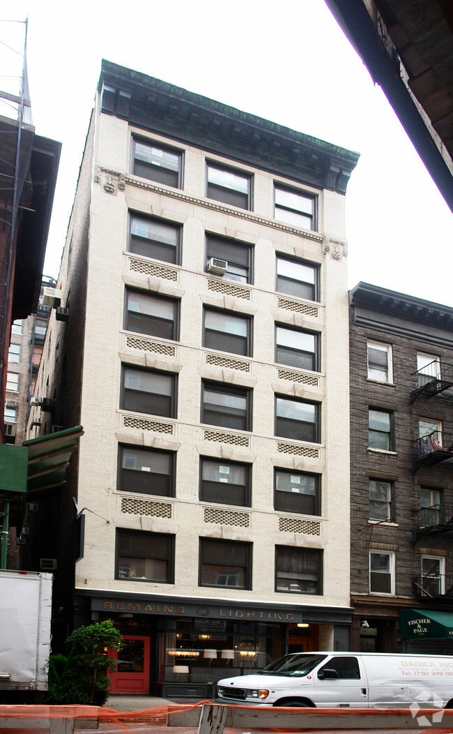 Building Photo - 130 W 28th St