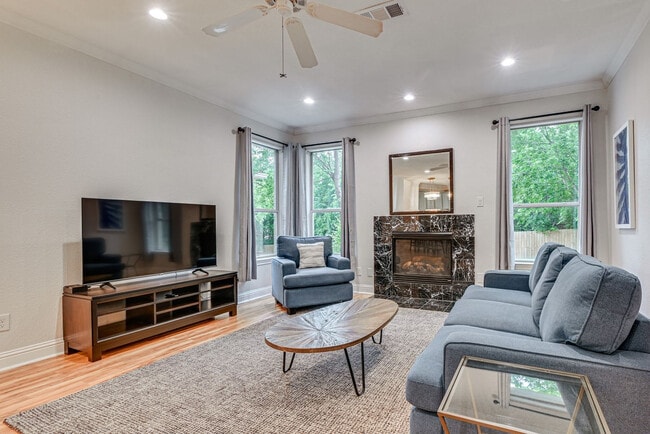 Building Photo - 4224 Las Brisas Dr