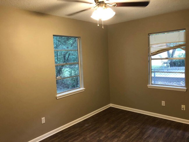 Building Photo - 118 Overland Trail