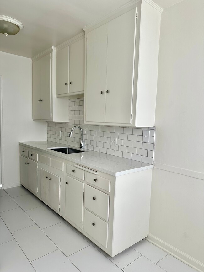 Building Photo - Blackburn Apartments