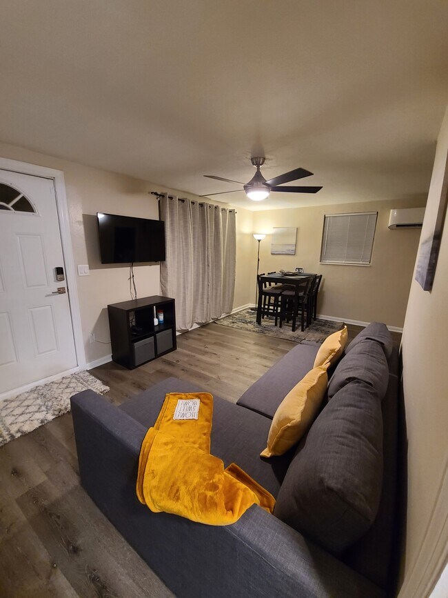 Foto del edificio - 238 E 7th St