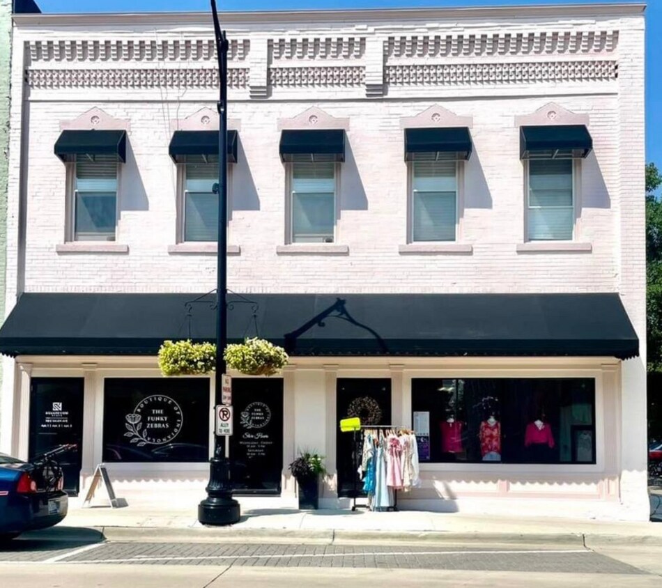 Primary Photo - 112 E Salem Ave