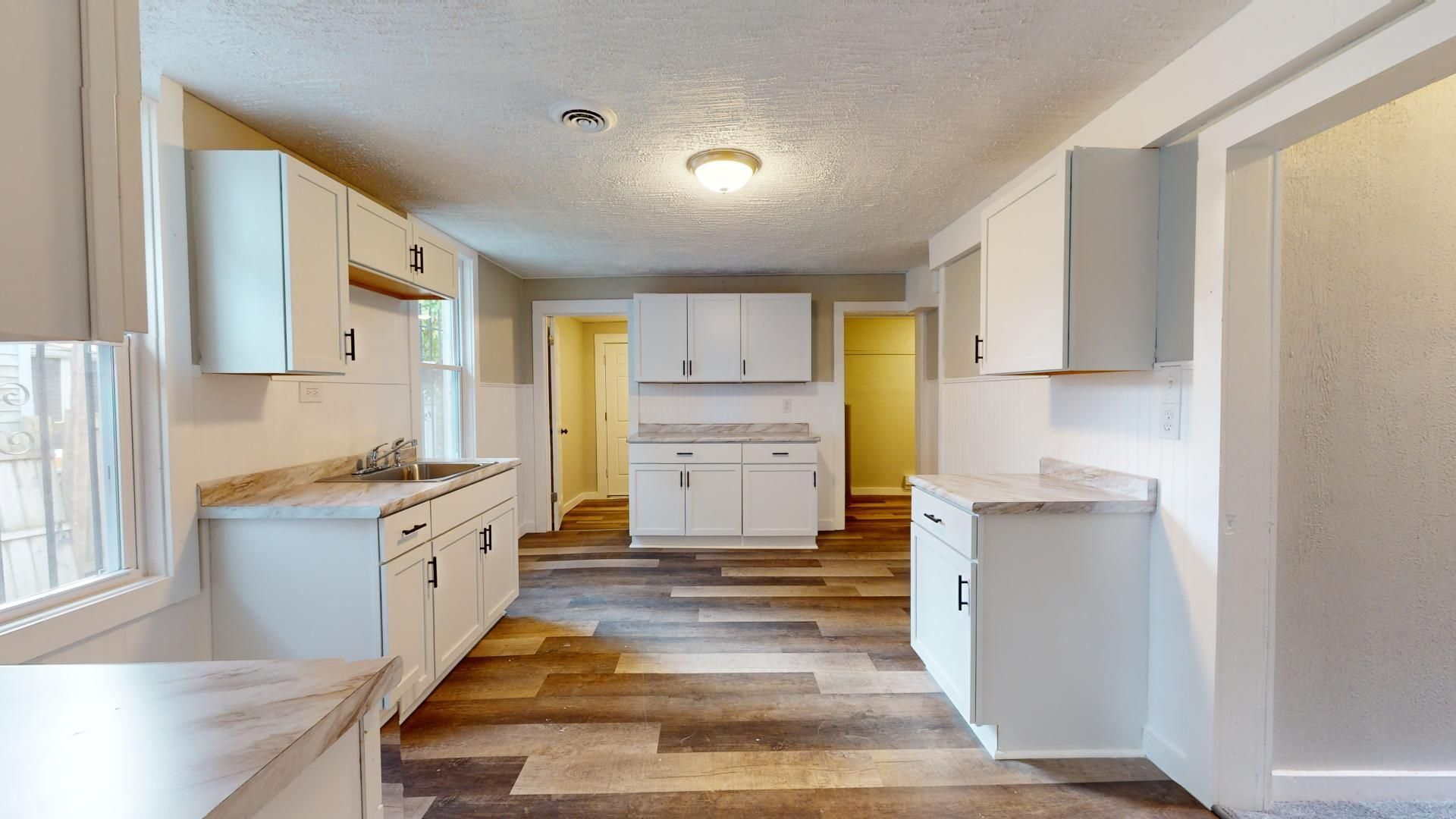 3176 W 44th St Cleveland, OH 44109 – photo 2