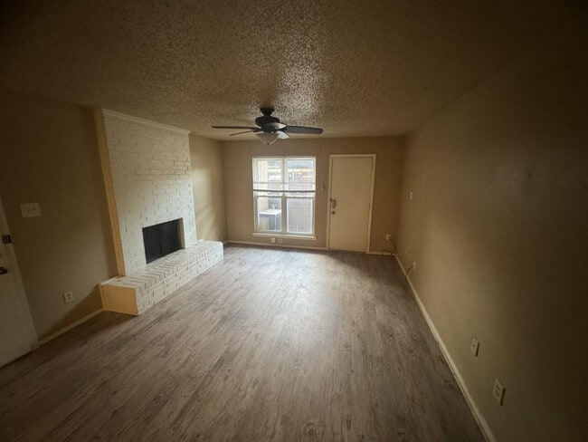 Building Photo - 8601 Memphis Dr