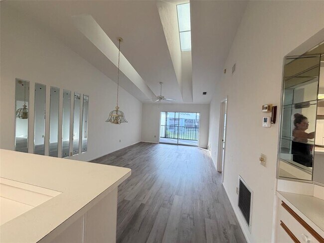 Foto del edificio - 6800 Placida Rd