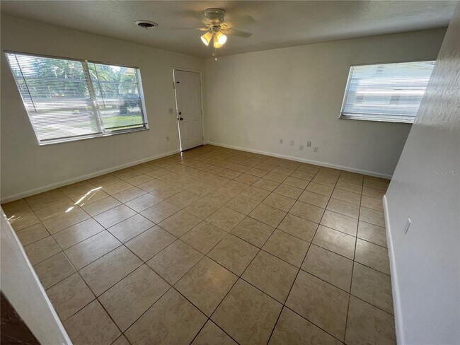 Foto del edificio - 1711 NE 71st St