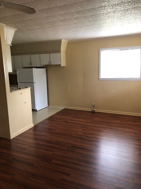 Building Photo - 613 Evangeline Dr