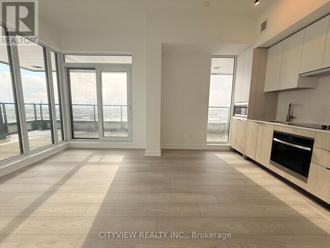 Building Photo - 1007 The Queensway