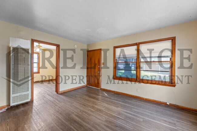 Foto del edificio - 2022 S Main St