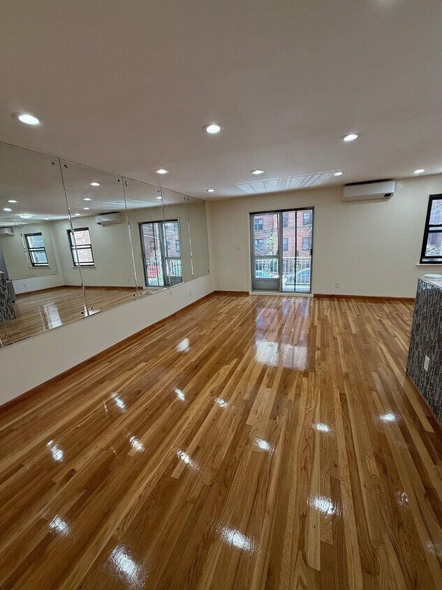 Foto principal - 65-51 Booth St