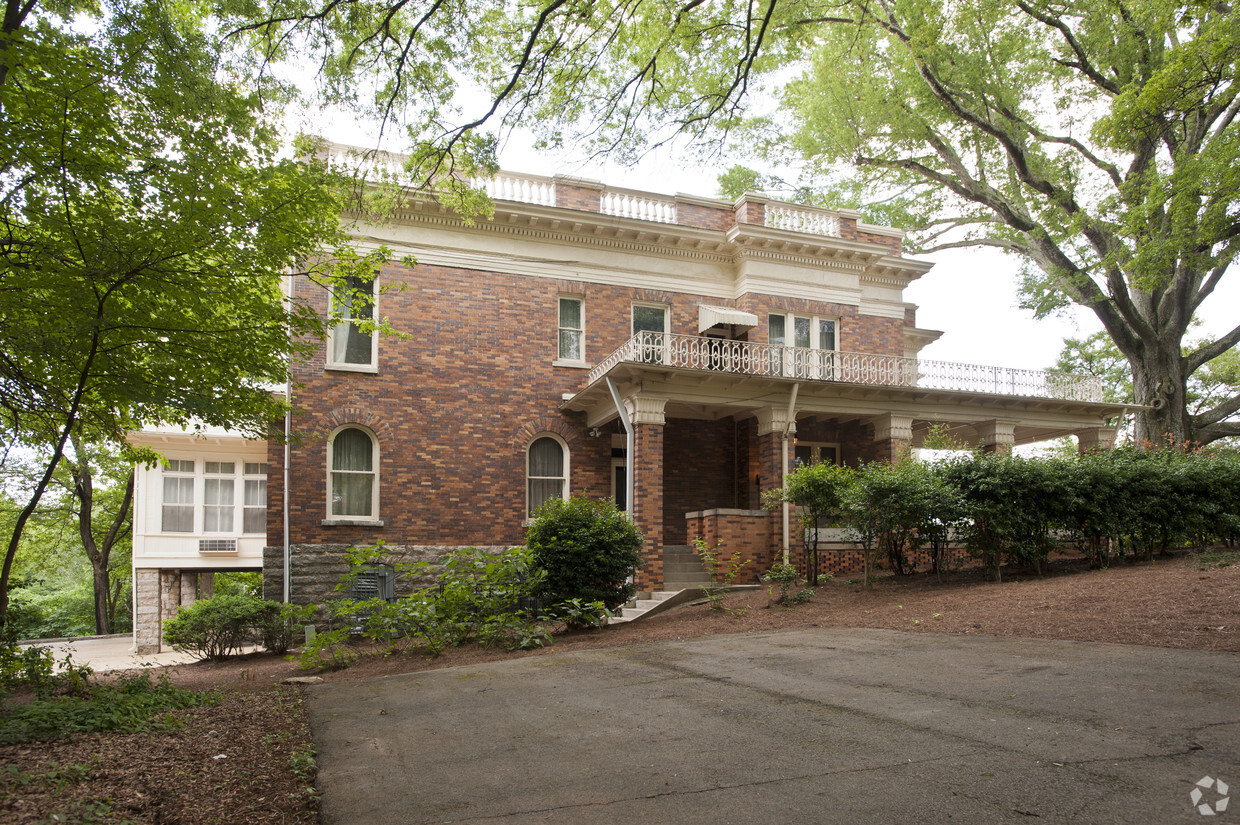 Building Photo - Herndon House Apartments