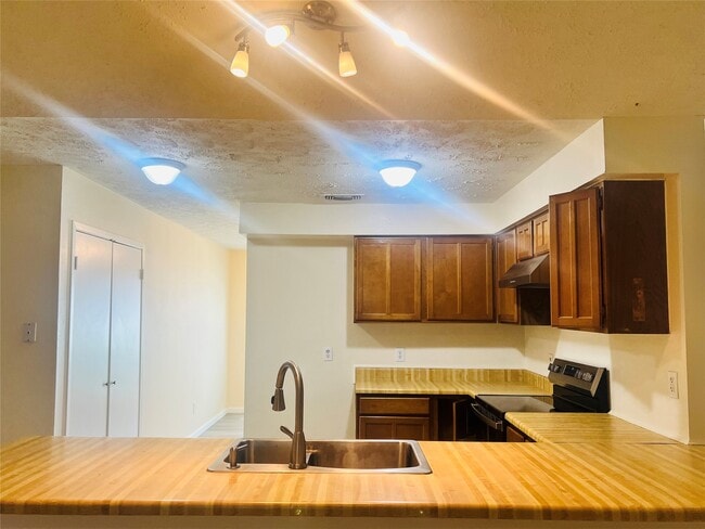 Foto del edificio - 19414 Moonhollow Dr