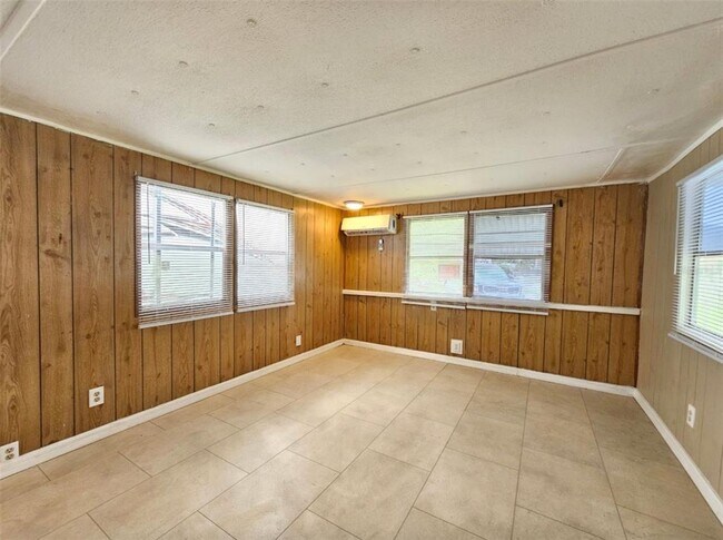 Foto del edificio - 503 Longfellow Blvd