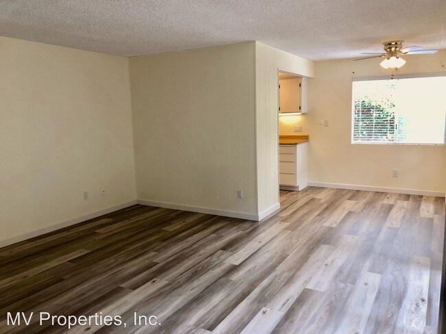 Building Photo - 390 Stratford Ct