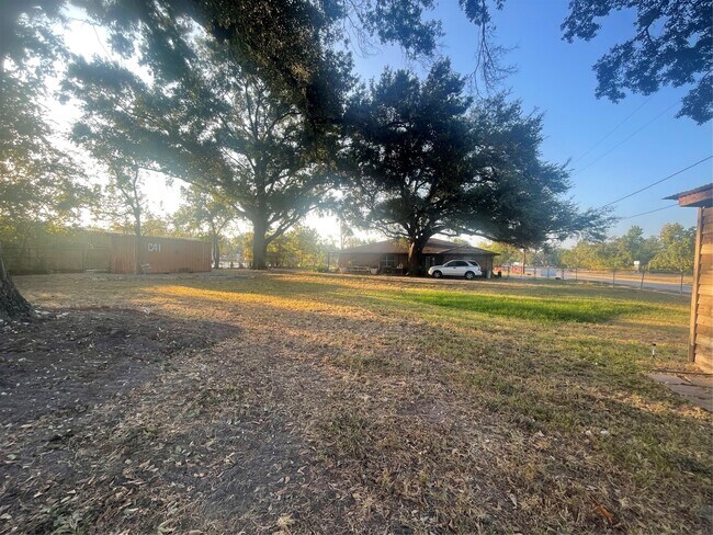 Foto del edificio - 5930 Killough St