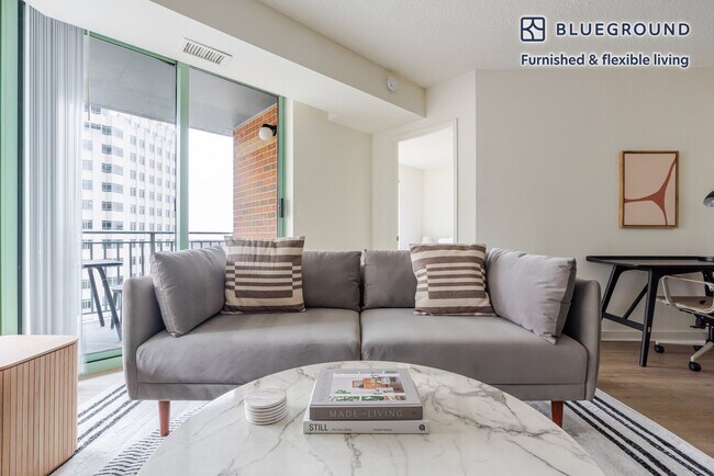 Foto del edificio - 4650 Washington Blvd