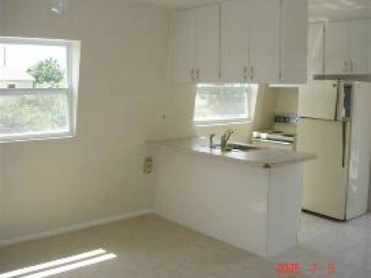 Building Photo - 6800 Sea Ranch Dr