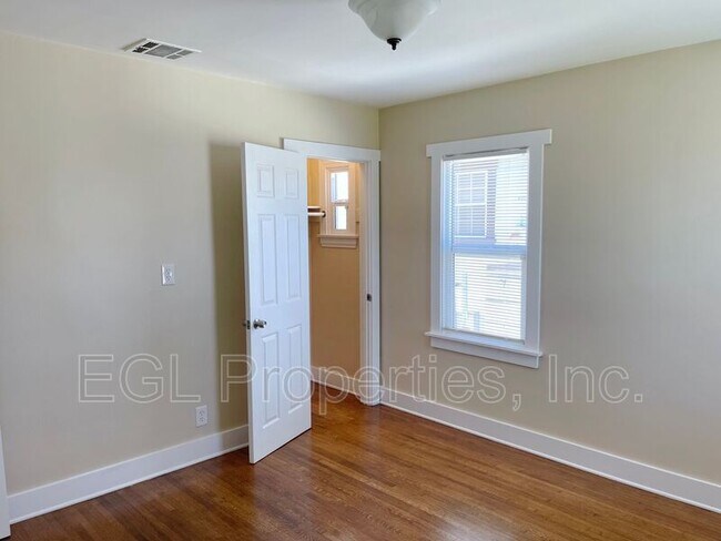 Building Photo - 5616 S Rimpau Blvd