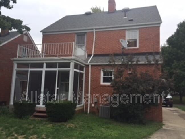 Building Photo - 330 E 211th St