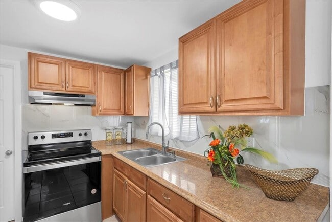 Foto del edificio - 3394 74th Ave N