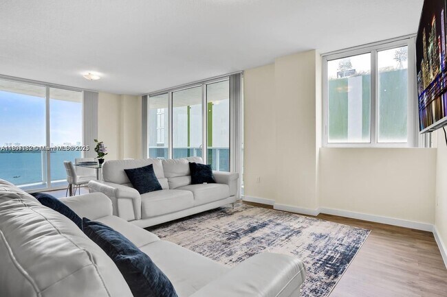 Foto del edificio - 601 NE 23rd St